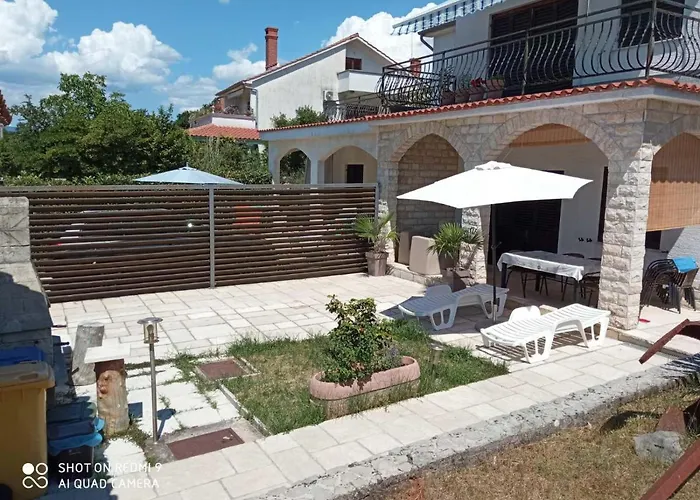 Verano Apartment Njivice